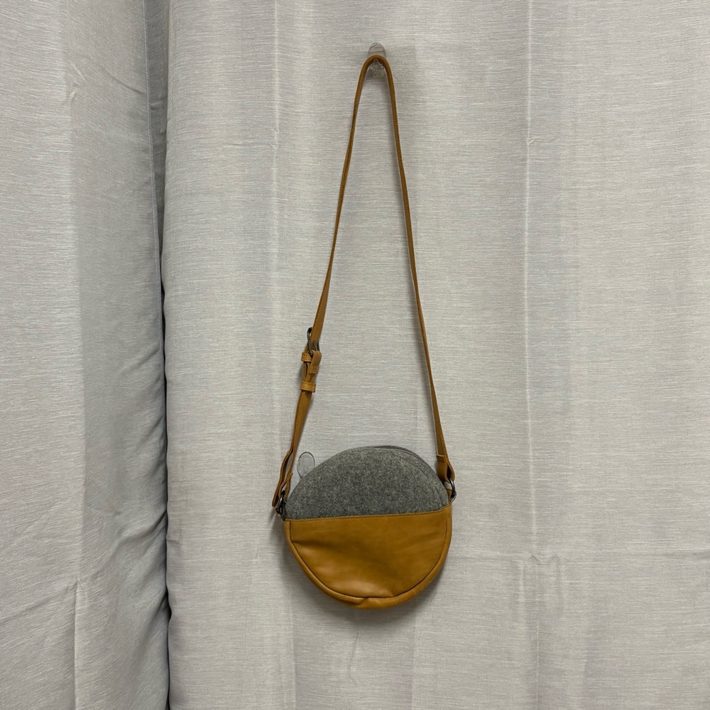 /Hearth & Hand with Magnolia Round Crossbody Bag - Gray & Tan